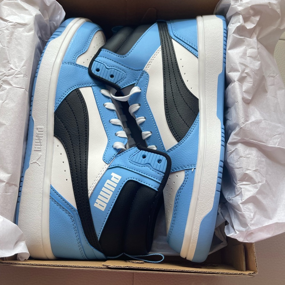 Puma Men's Light Blue and Black High-Top Sneakers